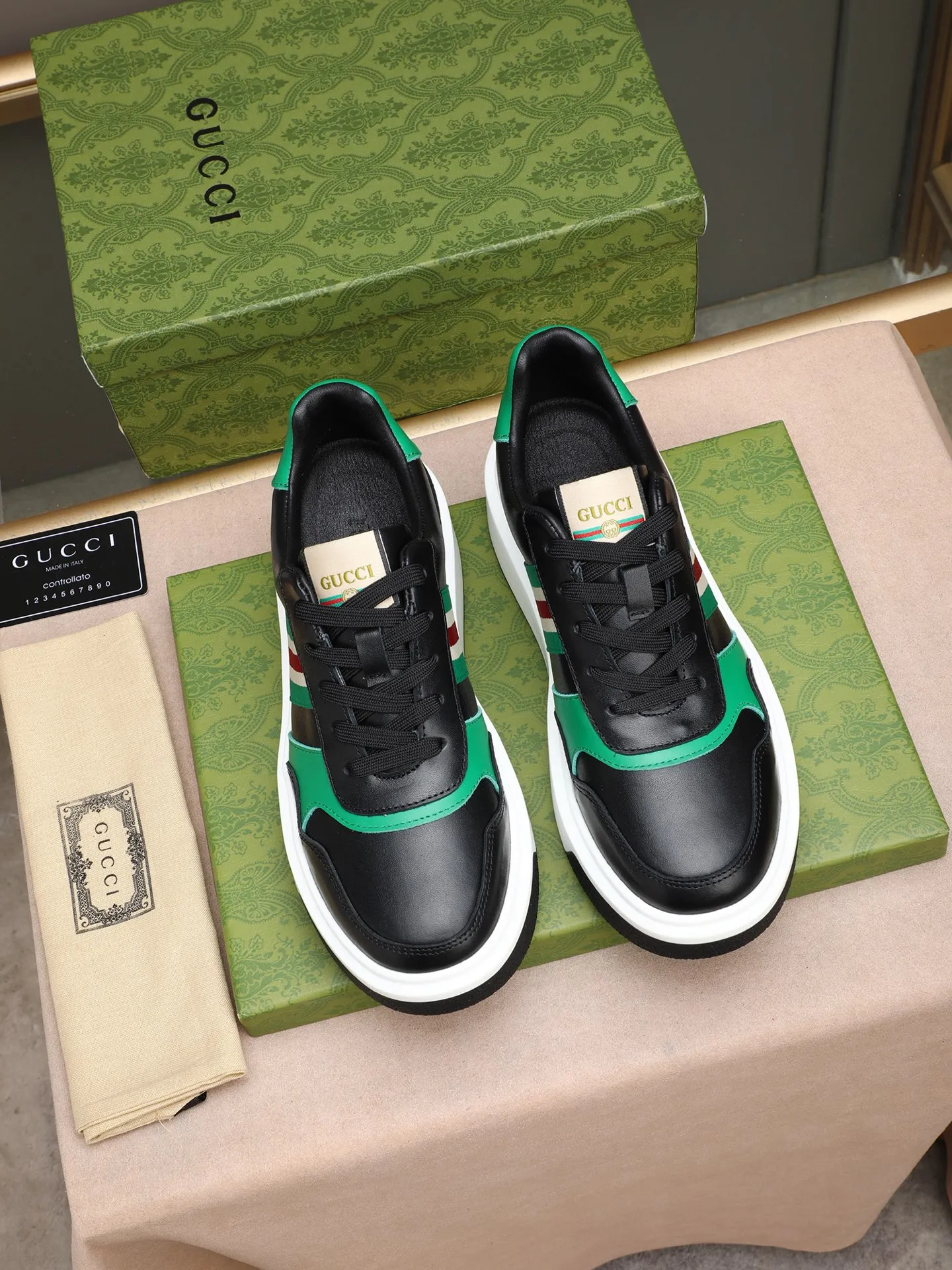 Men's shoes 💰480 New men's shoes GUCCI Fashion trend Made of first-layer calfskin ➕ washed sheep lining! The foot feels super comfortable and the workmanship is impeccable. Foam ultra-light outsole, size: 38-44 (45 customized) 3 colors to choose from!